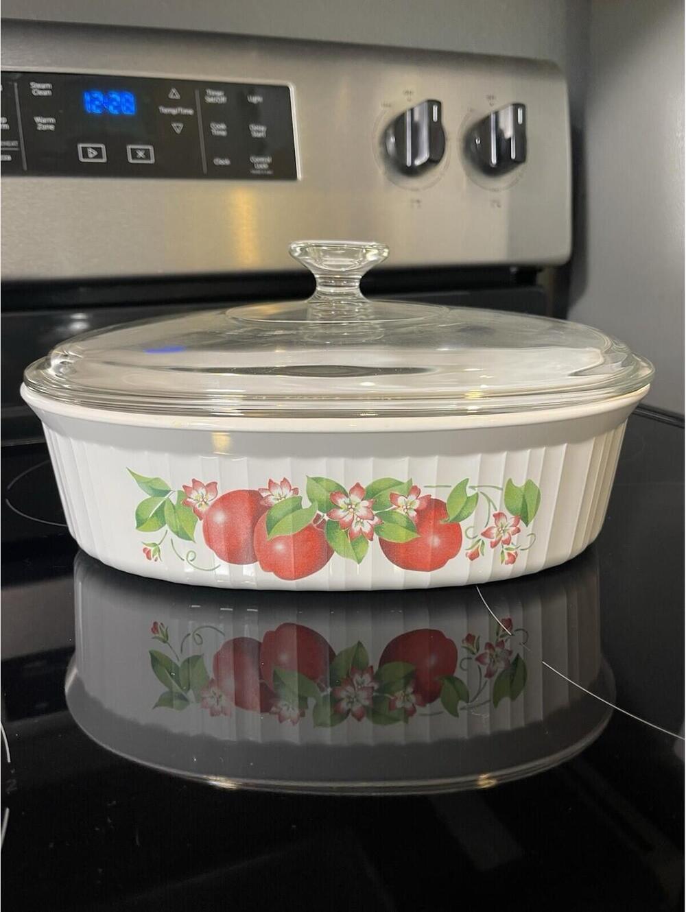 Corning Ware "Delicious / Apples” French White F-2-B Casserole With DC 1.5 C Lid